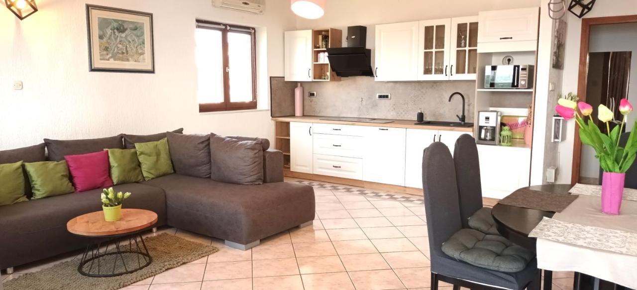 Olivista Croatia Apartments Нивице Екстериор снимка